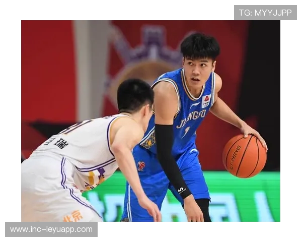广东男篮官宣双新星加盟!1.94 米后卫 + 2.07 米中锋入列,杜锋启动青春重建计划 广东男篮官宣双新星加盟!1.94 米后卫 + 2.07 米中锋入列,杜锋启动青春重建计划